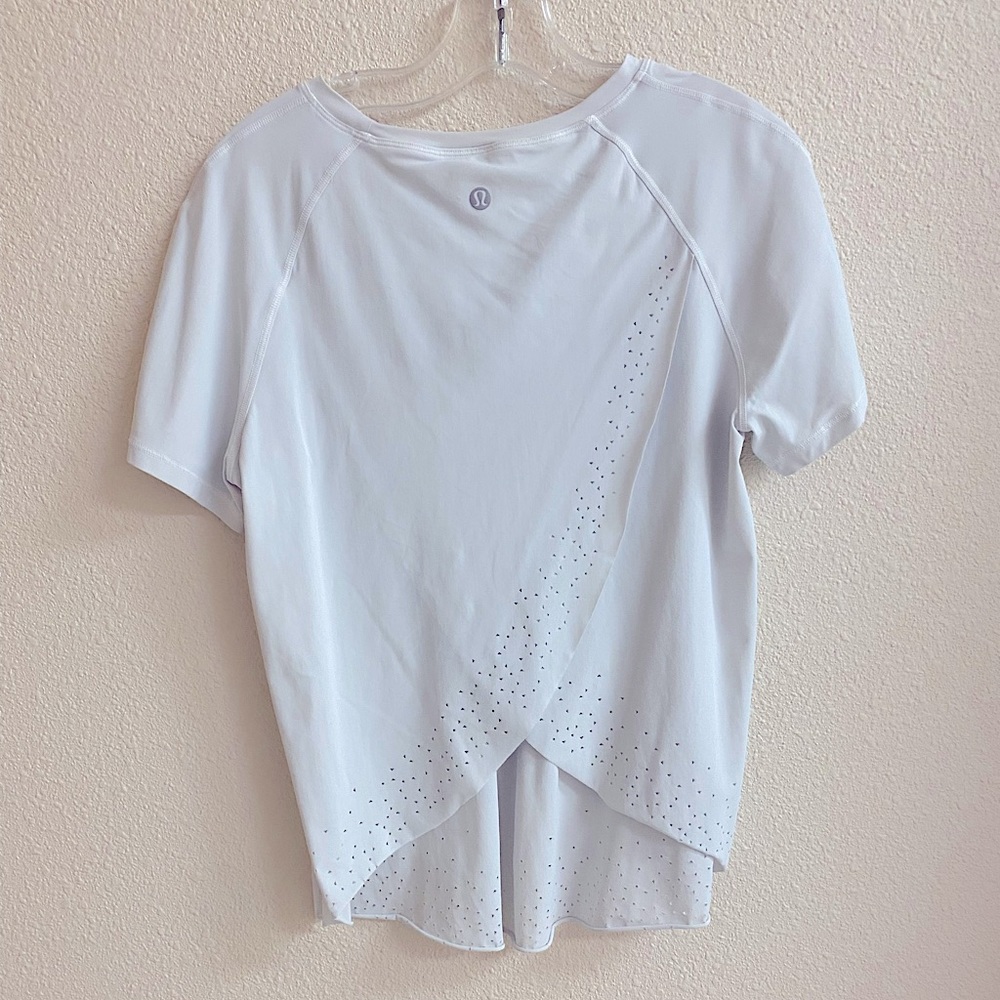 Lululemon open back t-shirt white womens size 2 (lightly worn)